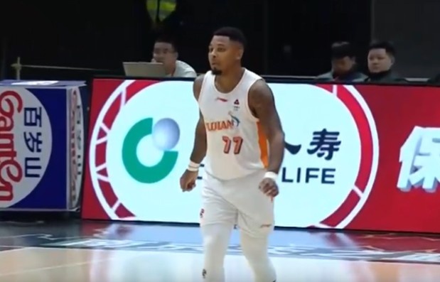 世界杯官方直播平台-超级得分手！皮特森半场15分钟 9中5&amp;罚球7中7砍下20分4板3助